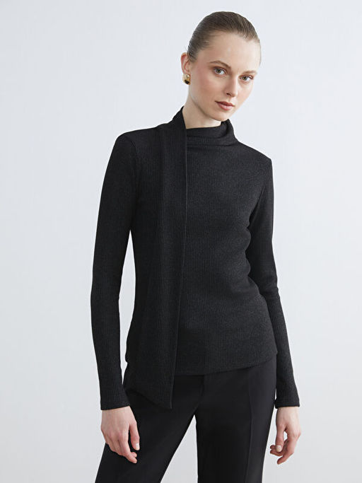 ?al Detayl? Dik Yaka Kad?n Body