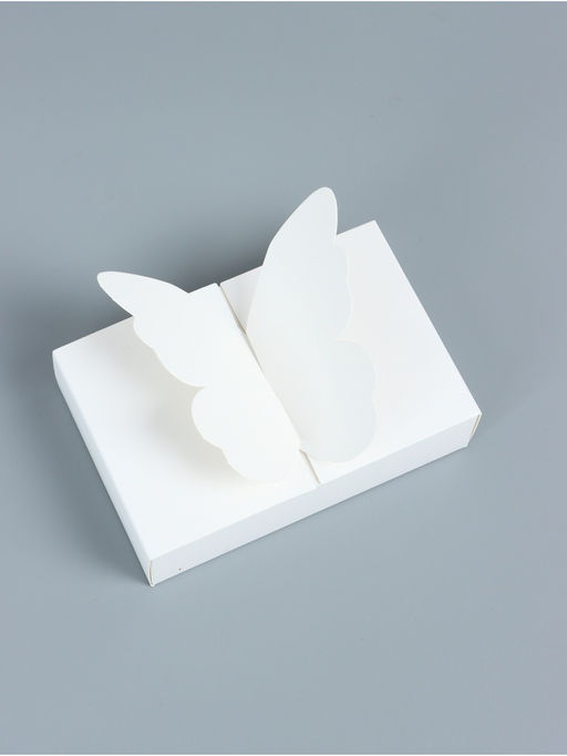 Цена за 4 шт. Коробка для 6 конфет «Бабочка» с раскрывающимися крыльями, белая, 12.6×8.3×4 см