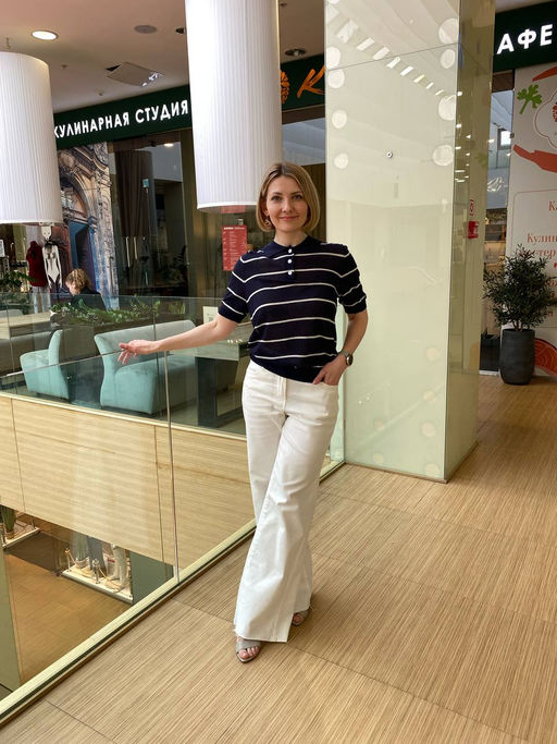 Джинсы клеш с прорезями и необработанным краем из эластичного денима средней плотности - Vilatte фото 8