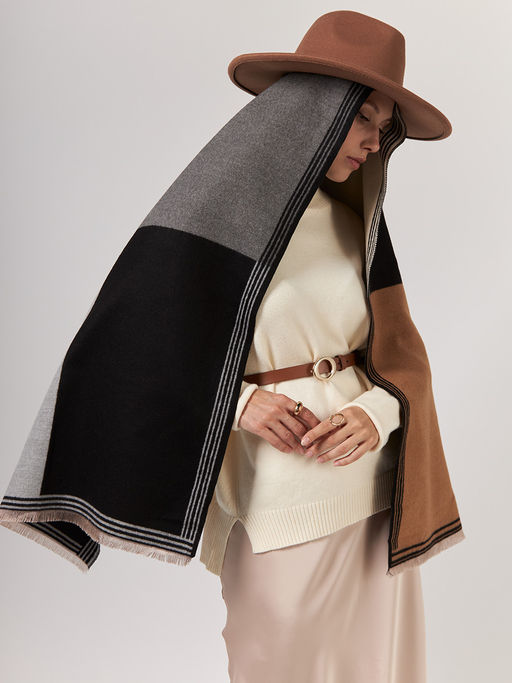 В СОСТАВЕ ШЕРСТЬ И КАШЕМИР Большой, мягкий, теплый однотонный двусторонний палантин. - Tantino фото 5