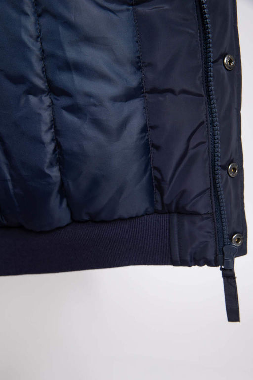 Водоотталкивающая куртка-бомбер со съемным капюшоном и воротником для мальчиков - Defacto фото 8