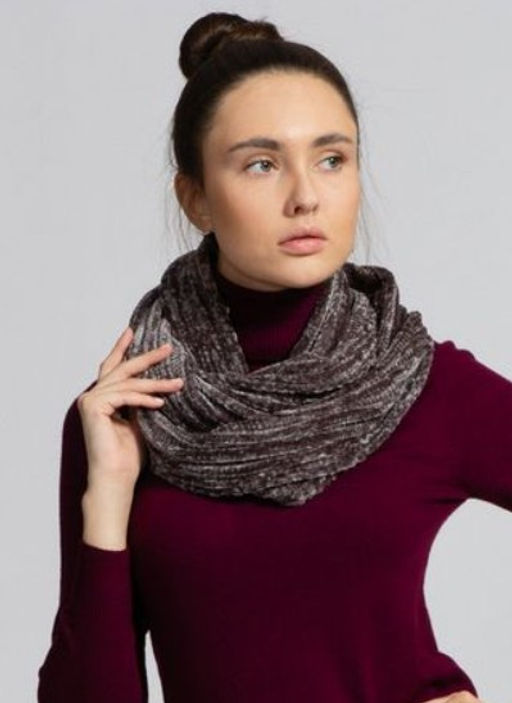 Шарф-снуд ручной вязки.