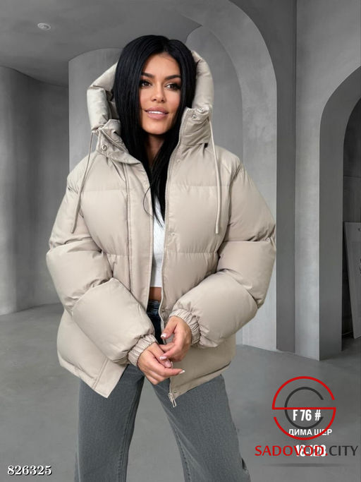 Зимняя женская куртка с капюшоном