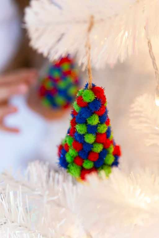 Hobbius SKPL-20 Помпоны MIX 20 мм 30 шт 01 морозные мотивы  фото 4