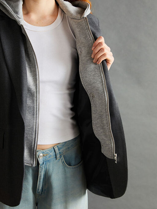 Kap??onlu Kad?n Blazer Ceket