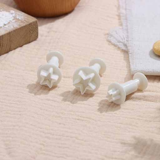 Цена за 2 шт. Плунжеры кондитерские Доляна Звёздочка, набор 3 шт.: d=2 см, d=2.2 см, d=2.5 см, пластик, белые