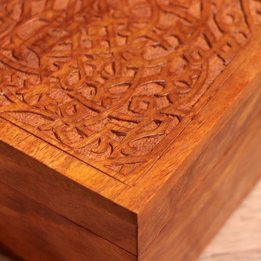 Шкатулка резная, 10×10×6 см, дерево шишам