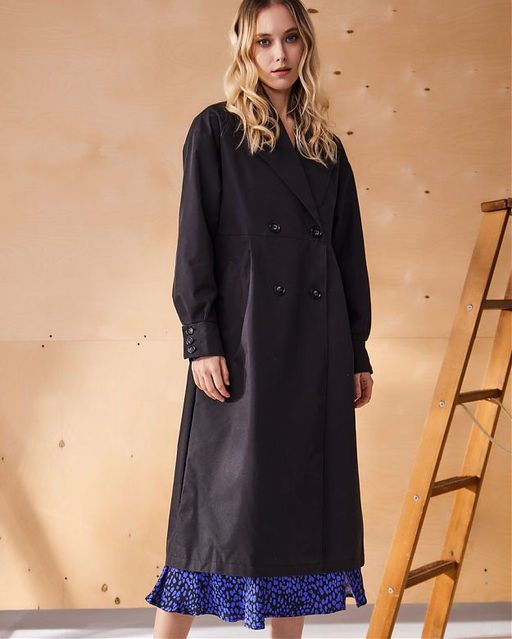 Плащ женский 

АРТ. 31811w черный/42