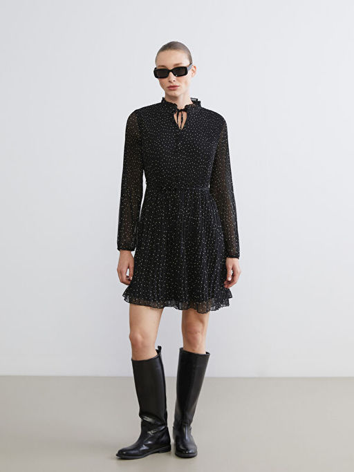 Ba?lamal? Yaka Puantiyeli ?ifon Pileli Elbise