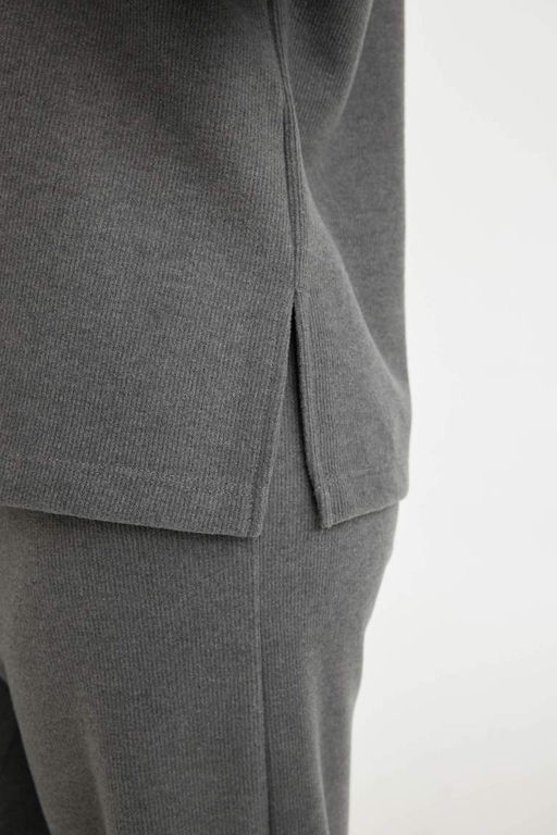 Женская однотонная футболка с длинными рукавами из ткани селаник антрацита стандартного кроя с круглым вырезом - Defacto фото 6