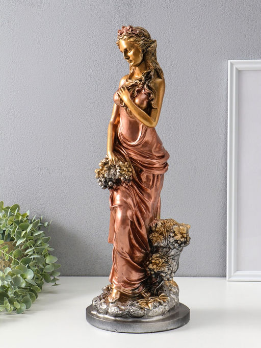 Фигура "Девушка с виноградом" бронза с золотом, 50х20х20 см