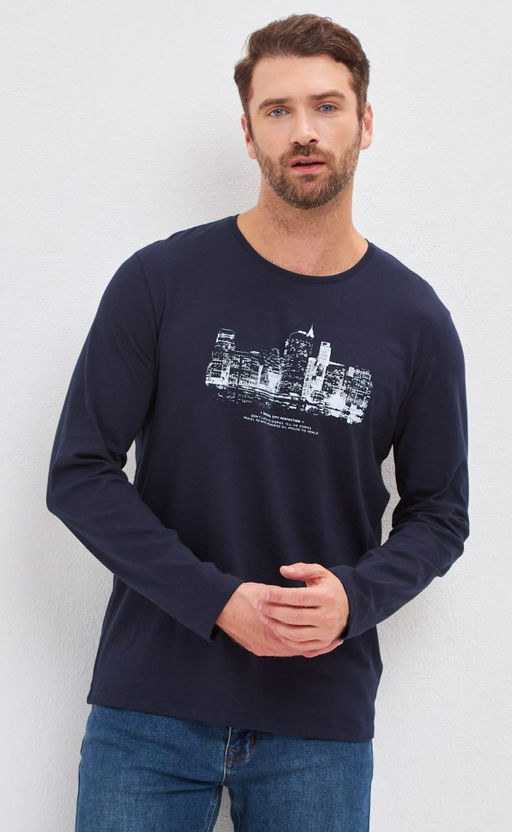 Лонгслив мужской с принтом F021-1001-430 темно-синий - Fine joyce фото 3