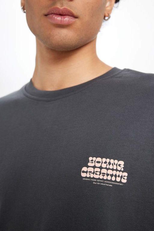 Футболка Comfort Fit с круглым вырезом и короткими рукавами с принтом на спине - Defacto фото 6