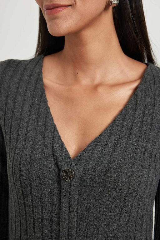 Облегающее платье миди в рубчик с V-образным вырезом и длинными рукавами - Defacto фото 4