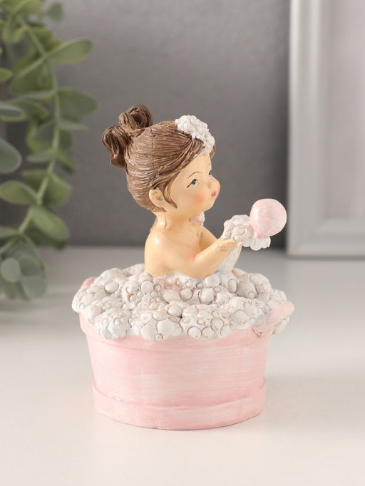 Фигурка полистоун «Купание: малышка и пёсик», 8.5×8×10.5 см