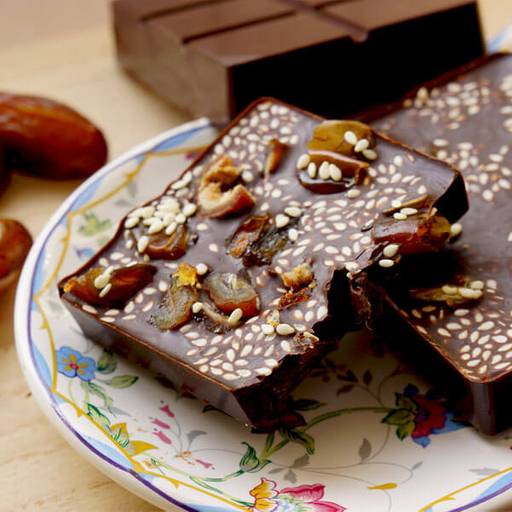 Шоколад горький "Финик и кунжут" сладкий подарок