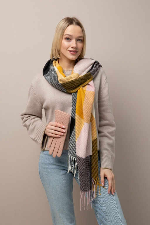 Палантин с классическим клетчатым принтом - Модные истории фото 3