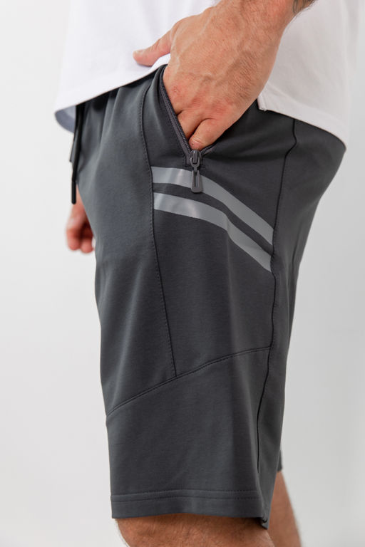 Спортивные шорты