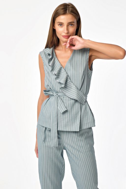 Костюм летний брючный с блузкой в полоску на серо-зеленом