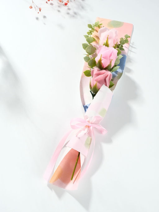 Букет из мыльных лепестков для ванны Три розы с эвкалиптом, подарочный, розовый, 8.5?7.4?38.6 см - Simaland фото 2