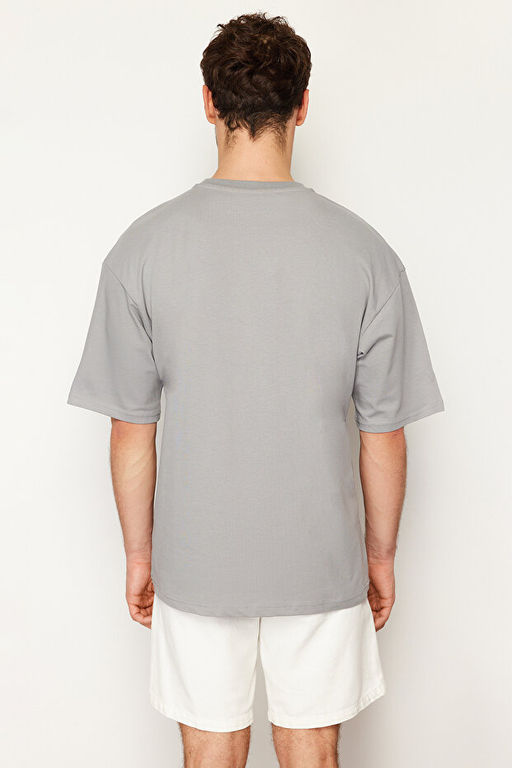 Gri Oversize %100 Pamuklu Bisiklet Yaka Minimal Yaz_ Bask_l_ T-Shirt TMNSS23TS00084 - Trendyolmilla фото 2