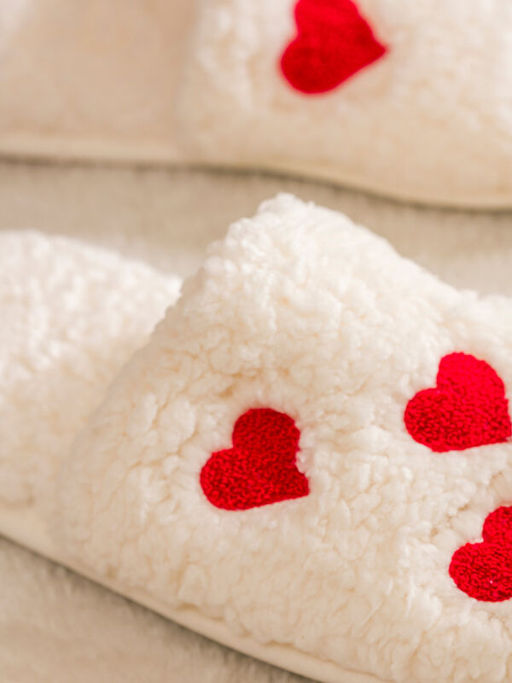 Kalp Nak??l? Pel?? Kad?n Ev Terli?i