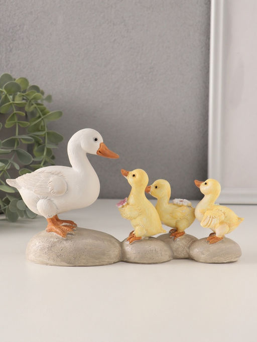 Фигурка полистоун «Уточка с утятами на камешках», 21×6.5×11 см