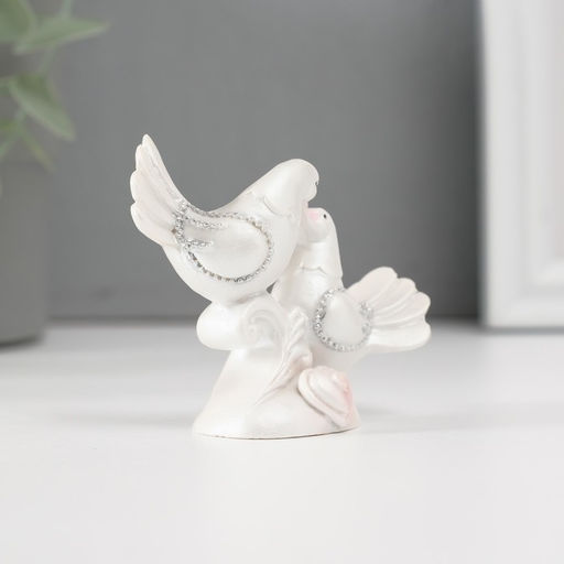Фигурка полистоун Два голубя, на подставке, 6.3?5.5?2.5 см, МИКС