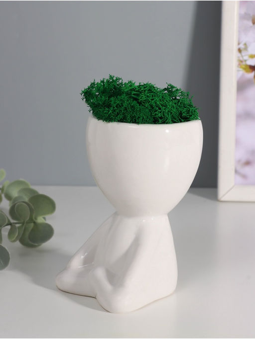Стабилизированный мох в кашпо из керамики «Мистер Грин йог», 11.5×7×8 см, белый