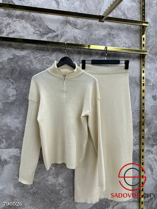 Женский костюм с юбкой миди