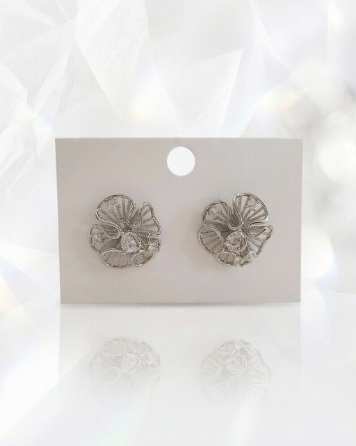 Стильные серьги