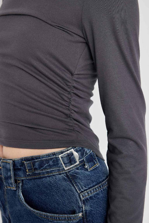 Женская базовая однотонная футболка с вырезом лодочкой антрацитового цвета и длинными рукавами - Defacto фото 5