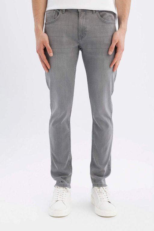 Джинсовые брюки скинни Carlo очень узкого кроя с нормальной талией и очень узкими штанинами