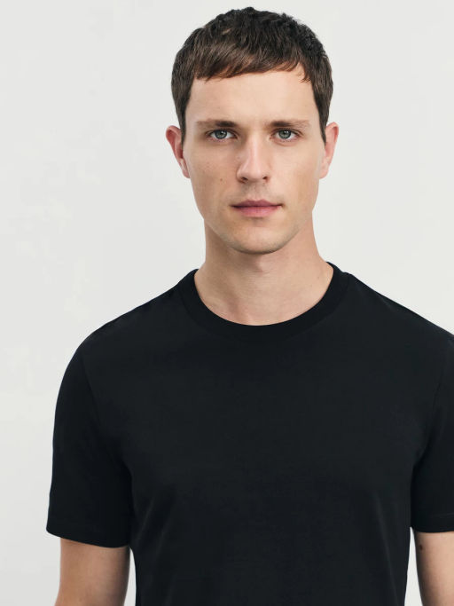 Базовая футболка slim fit / Zarina