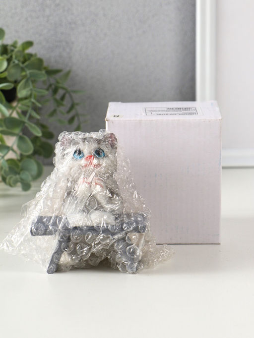 Фигурка полистоун «Котик с книгой за партой», серый, 9×8.5×9.5 см