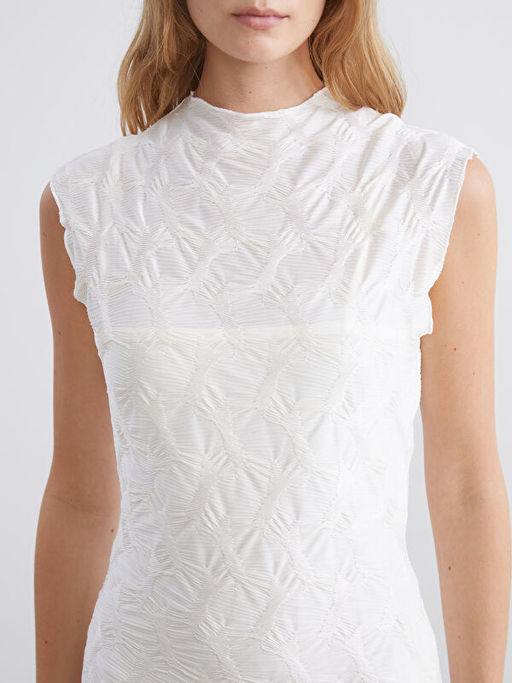 Dik Yaka Desenli Elbise