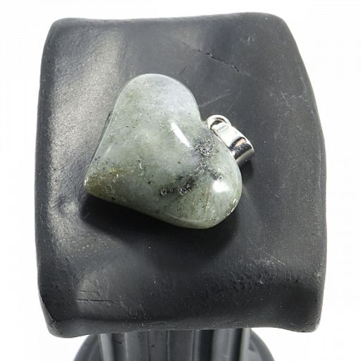 Подвеска Сердечко объемное из камня Лабрадор дарует удачу и везение 2см