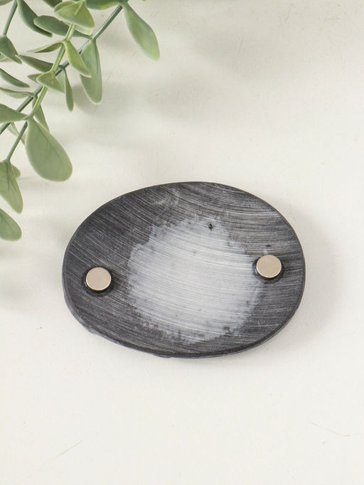 Магнит "Погонщик оленей на фоне северного сияния (барельеф)" 6 см