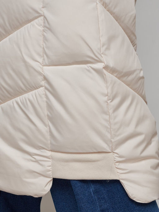 Пальто утепленное молодежное зимнее женское бежевого цвета 52355B - Holdluck фото 17