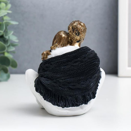 Фигурка полистоун «Влюблённые в белой одежде, нежность и объятия», 12×10.5×12 см