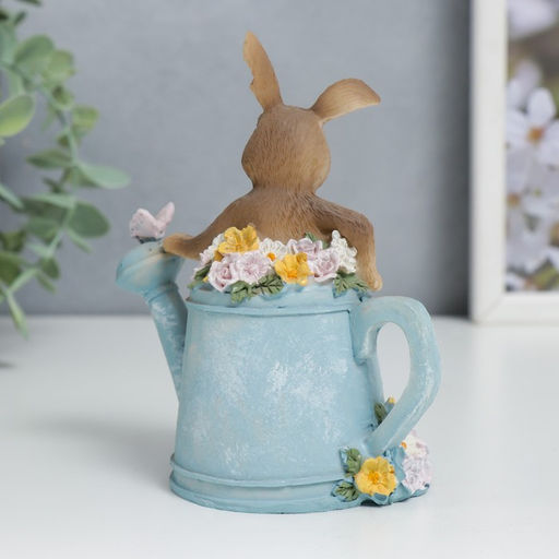 Фигурка полистоун «Крольчонок в леечкой с цветами», 13×6.5×11.5 см