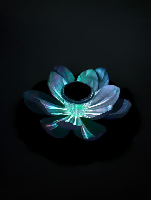 Садовый светильник для водоемов 28 х 28 х 9 см на солнечной бат-е "Лотос" бел N011