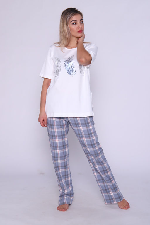 Костюм женский с брюками и футболкой 375