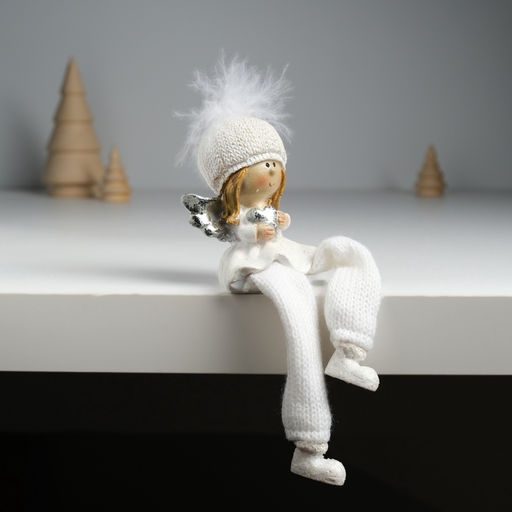 Фигурка полистоун Ангелочек в белом наряде, в шапке с пухом сидит, 6?4?15 см