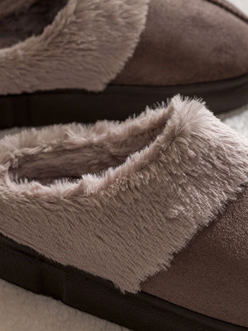 Pel?? Astarl? Kad?n Ev Terli?i