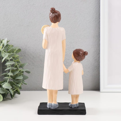 Фигурка полистоун «Мама с дочкой, с леденцами», 22.5×5.5×10 см
