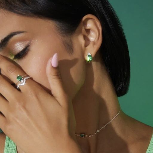 Серебряное кольцо с зеленым фианитом "Энергия"