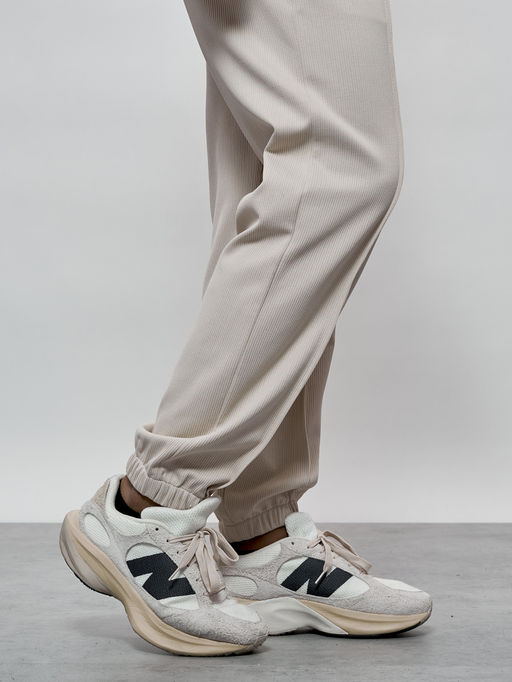 Спортивный костюм бежевого цвета