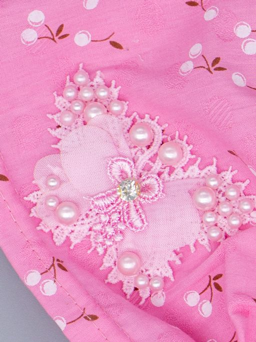 Косынка для девочки на резинке, вишенки, сбоку ажурный розовый бантик с бусинами, розовый