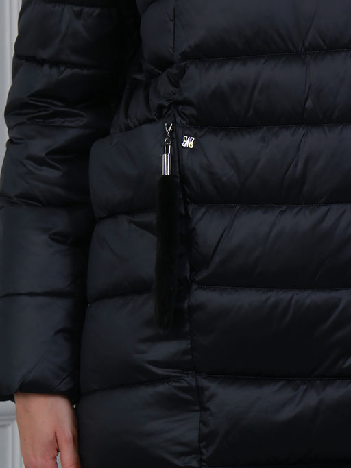 Пальто с капюшоном и меховым брелком - Almond фото 11